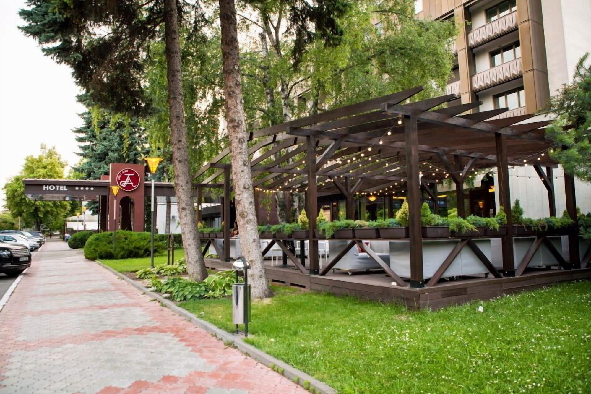 Jolly Alon Hotel Kişinev Dış mekan fotoğraf