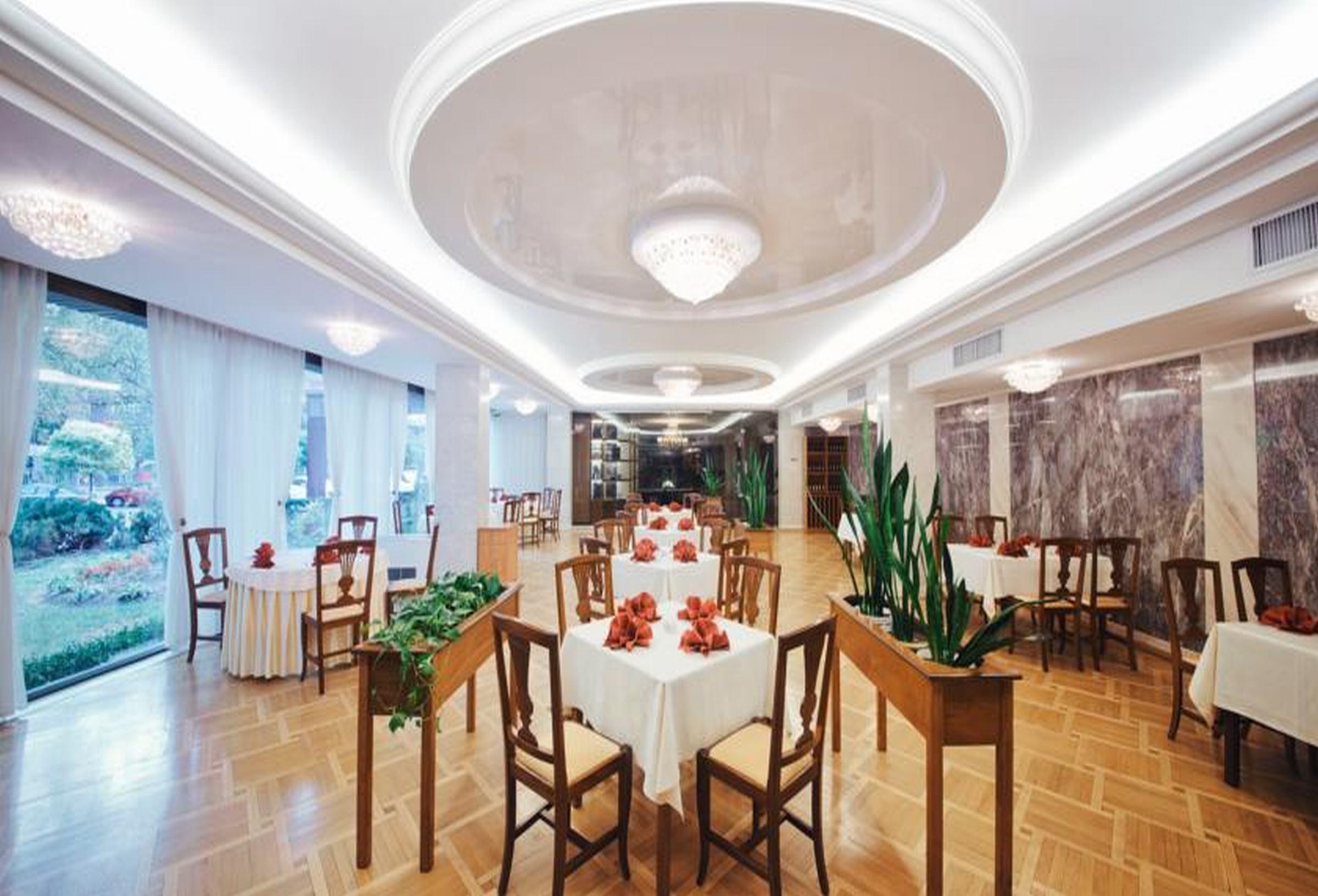 Jolly Alon Hotel Kişinev Dış mekan fotoğraf