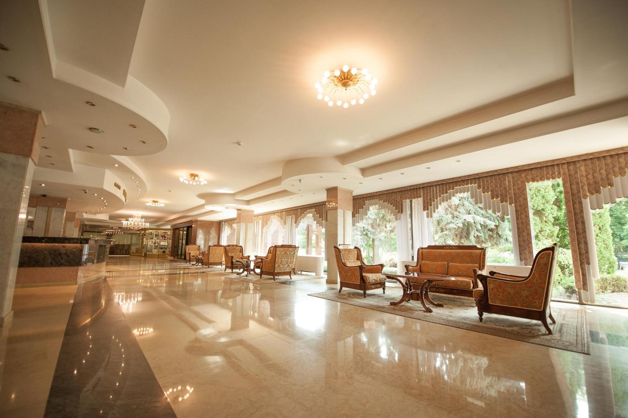 Jolly Alon Hotel Kişinev Dış mekan fotoğraf